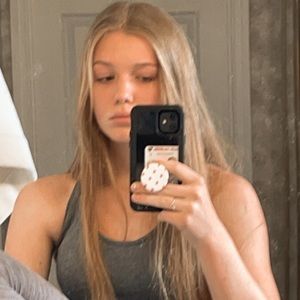 Meet your Posher, Holly